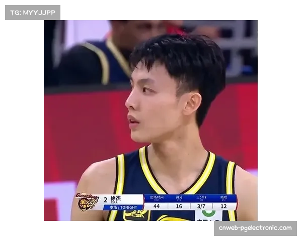 徐杰展现超越身高影响力 组织篮板俱佳被誉徐中锋